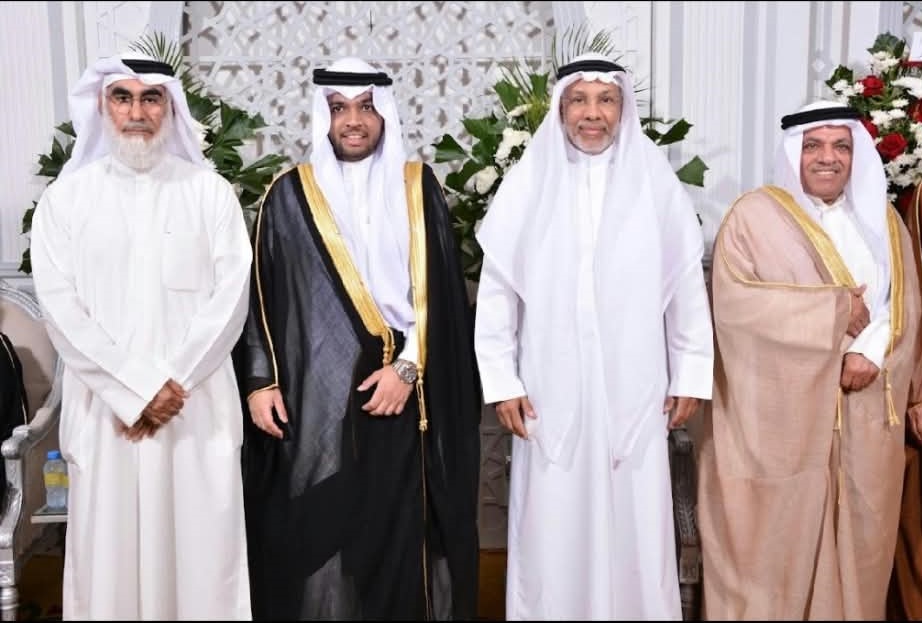 محمد غازي المطيري وعلي عبدالله مهنئين